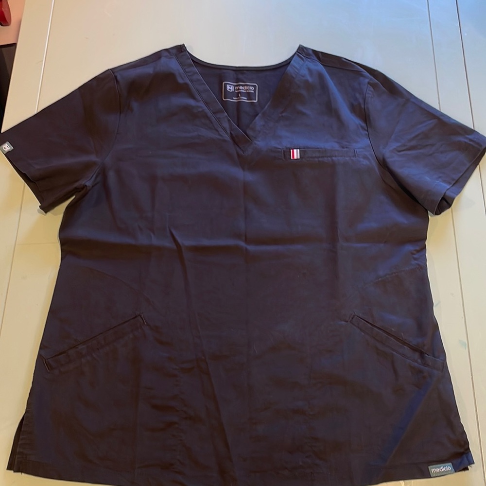 Mediclo One Pocket Scrub Top BLACK Size Large! GREAT CONDITION!!